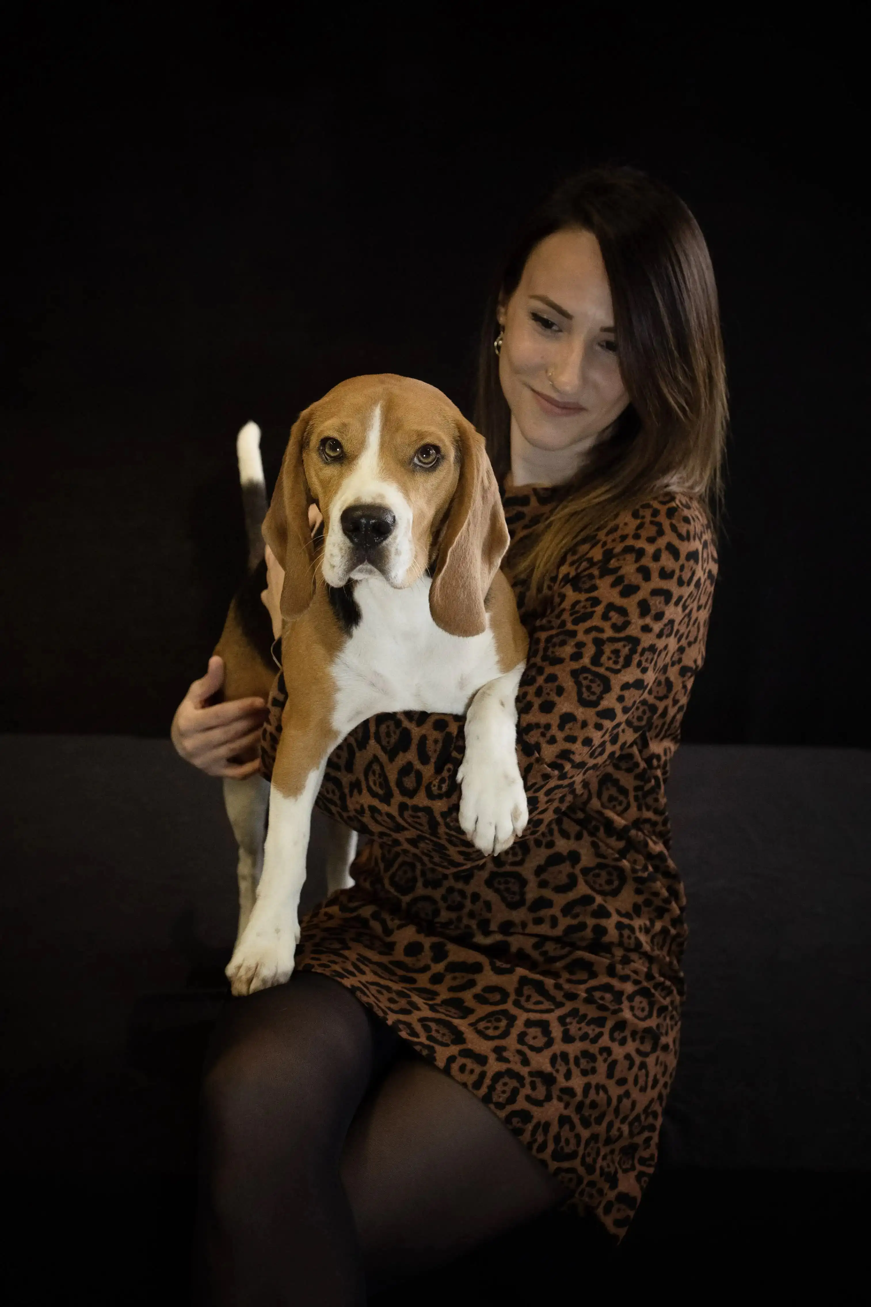 Laure Rey-Bellet, consultante en gestion du changement et fondatrice de Rey-Bellet Consulting, accompagnée de son chien Mia